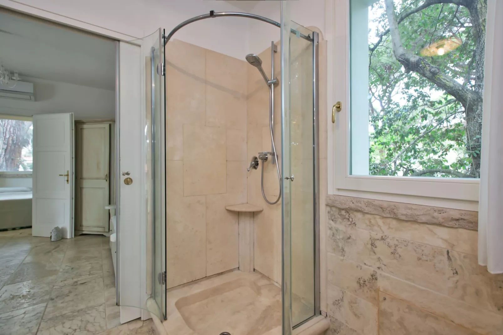 Pineta Iris-Bathroom