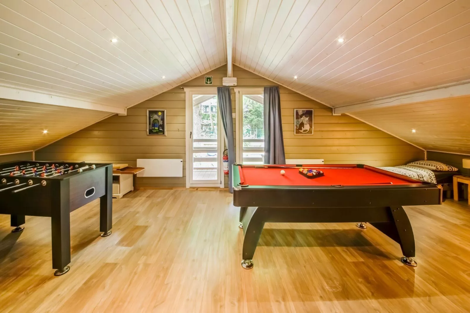 La Coccinelle-Recreation room