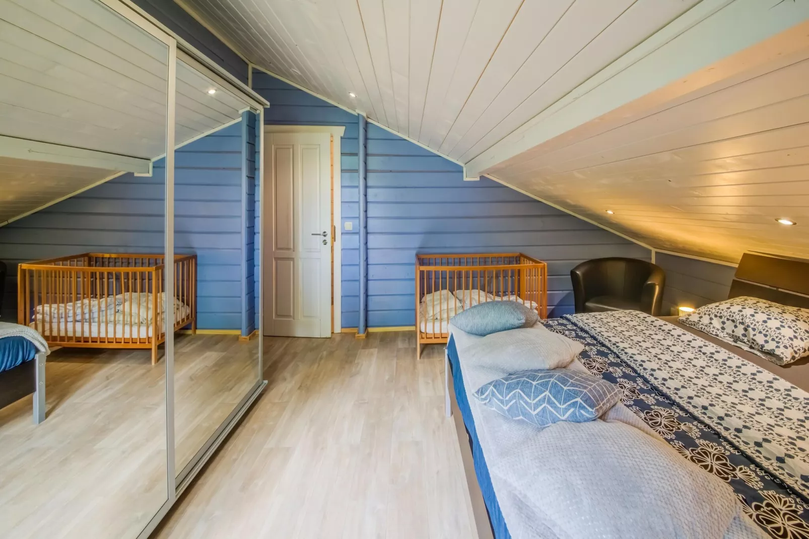 La Coccinelle-Bedroom