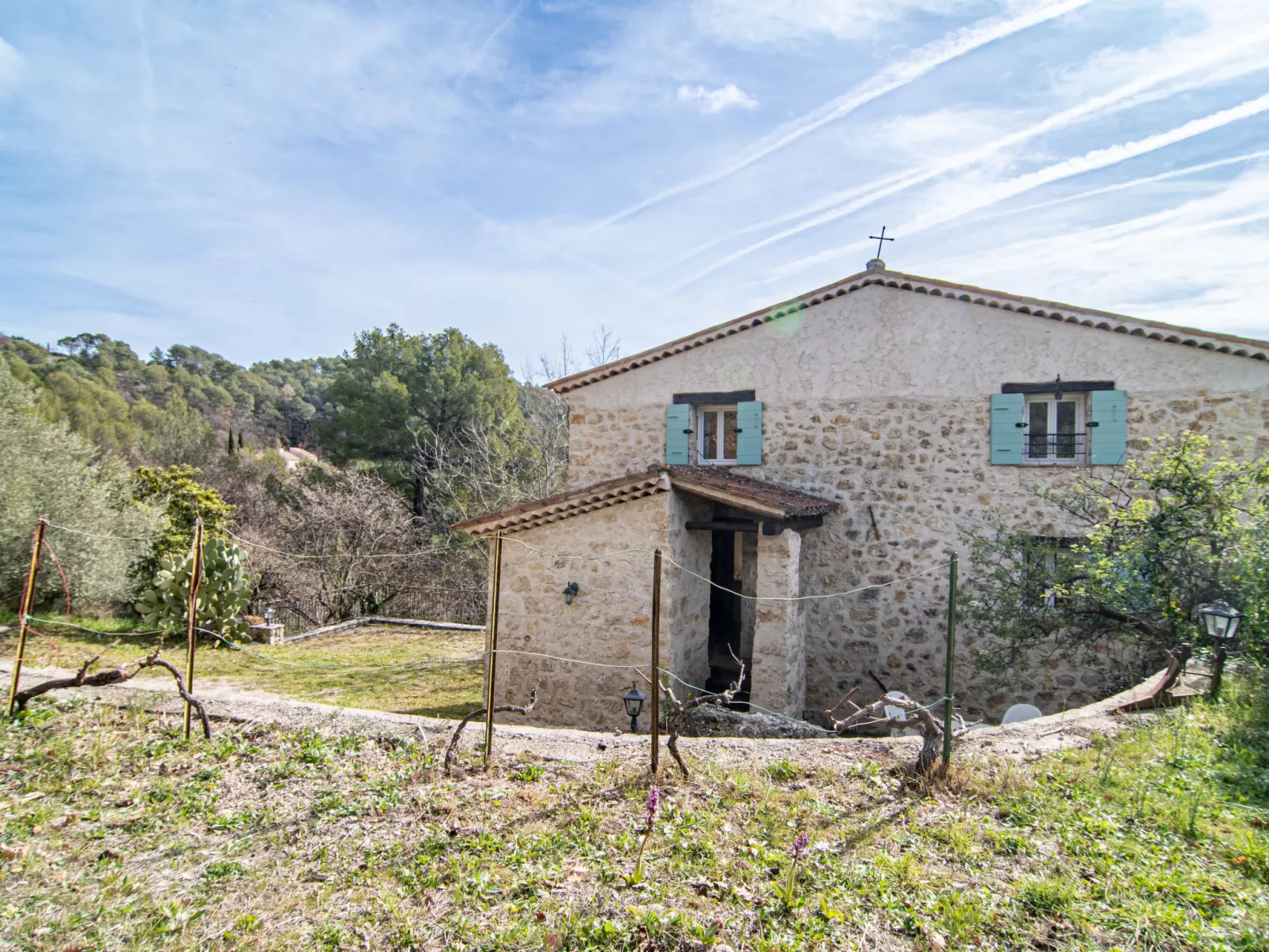 La Foux-Outside
