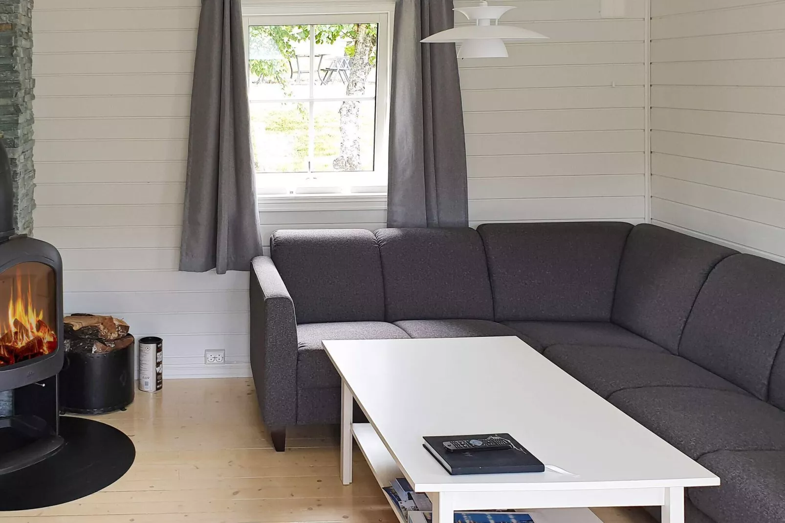 37341 (NEDERSTE HYTTE NR. 2)-Indoor
