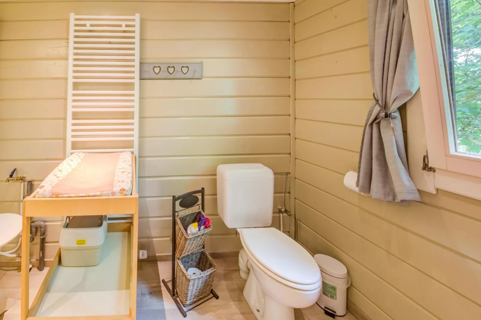 La Coccinelle-Bathroom