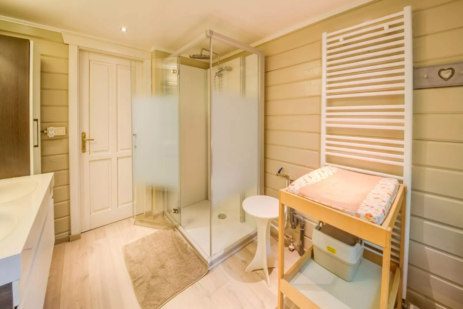La Coccinelle-Bathroom