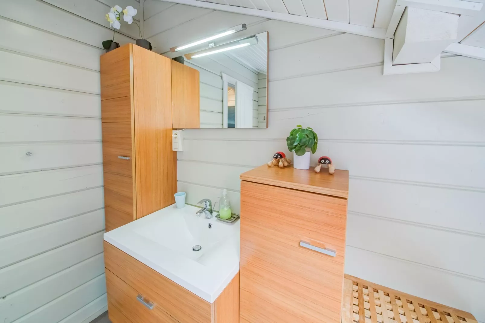 La Coccinelle-Bathroom