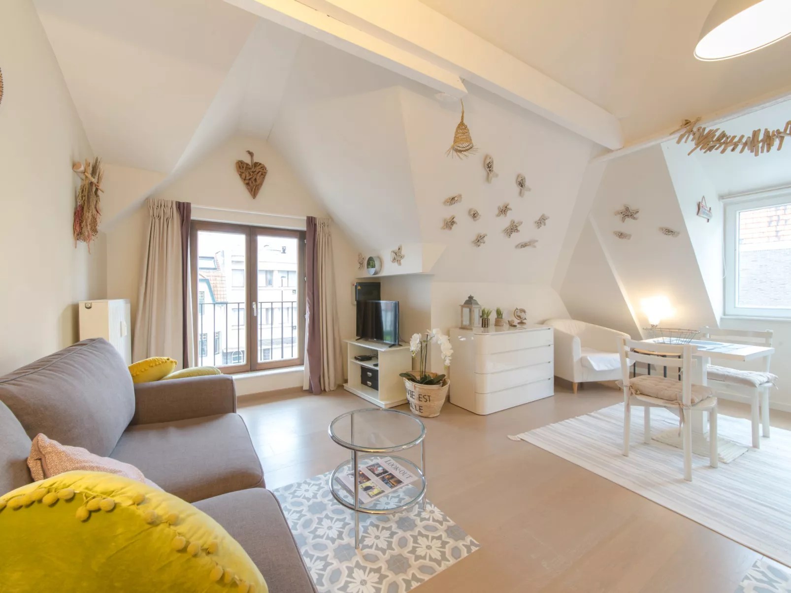 Beach House with lateral seaview-Dedans