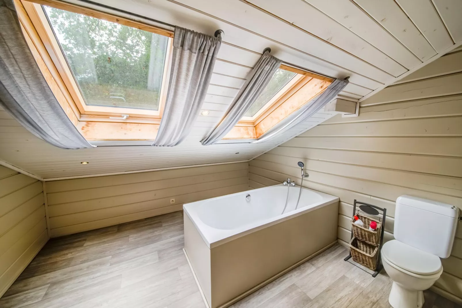 La Coccinelle-Bathroom