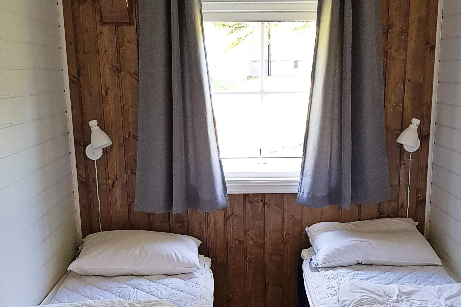 37341 (NEDERSTE HYTTE NR. 2)-Indoor