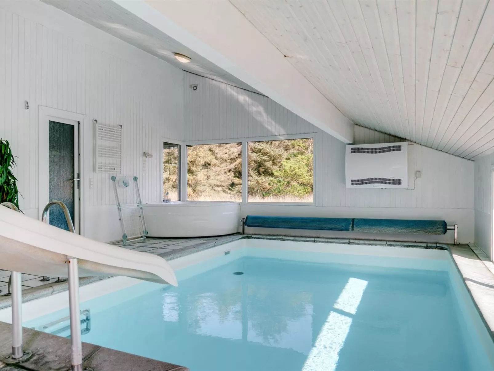 "Nilson" - 1.4km from the sea-Inside