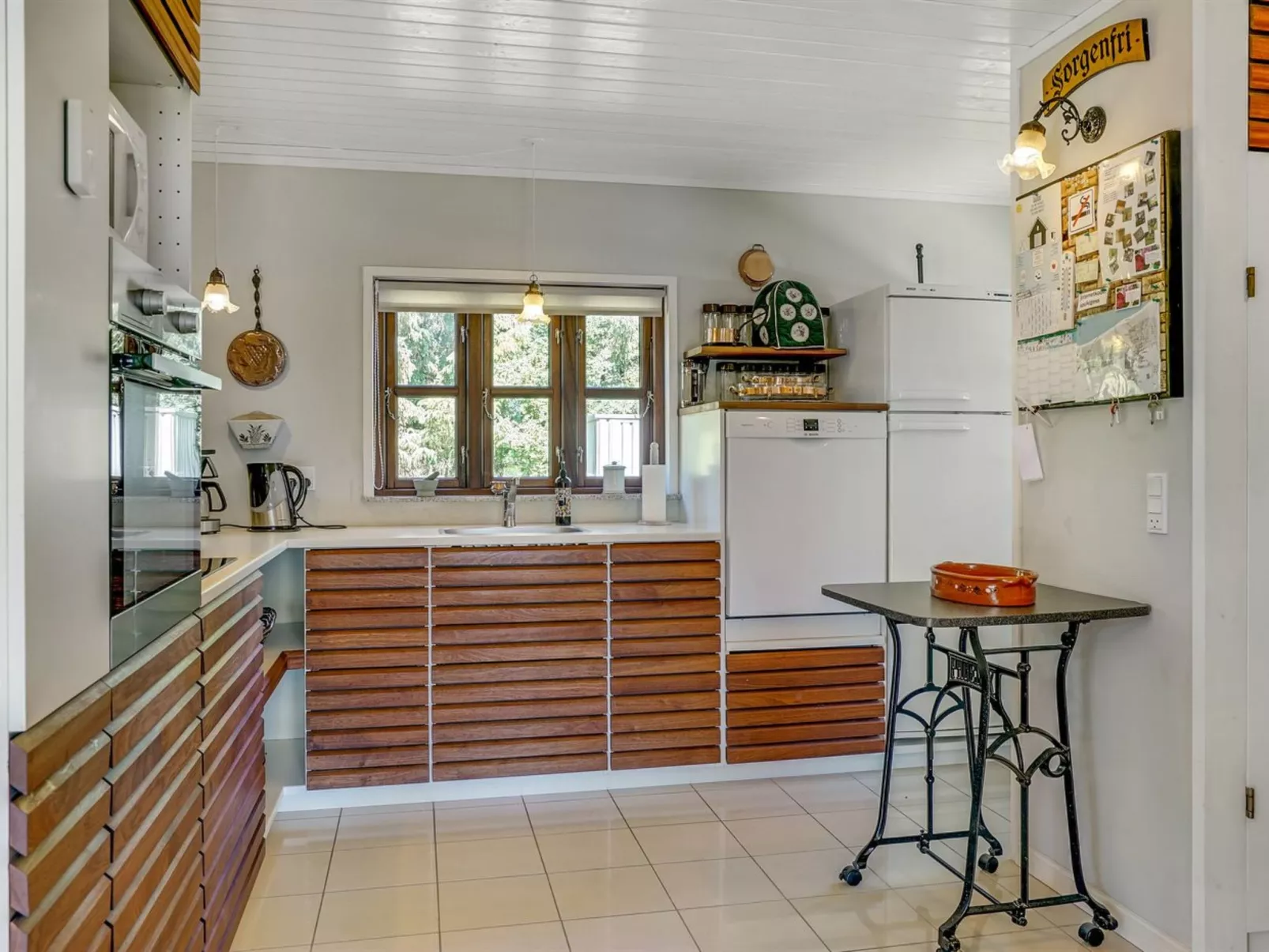 "Marla" - 1.1km from the sea-Inside