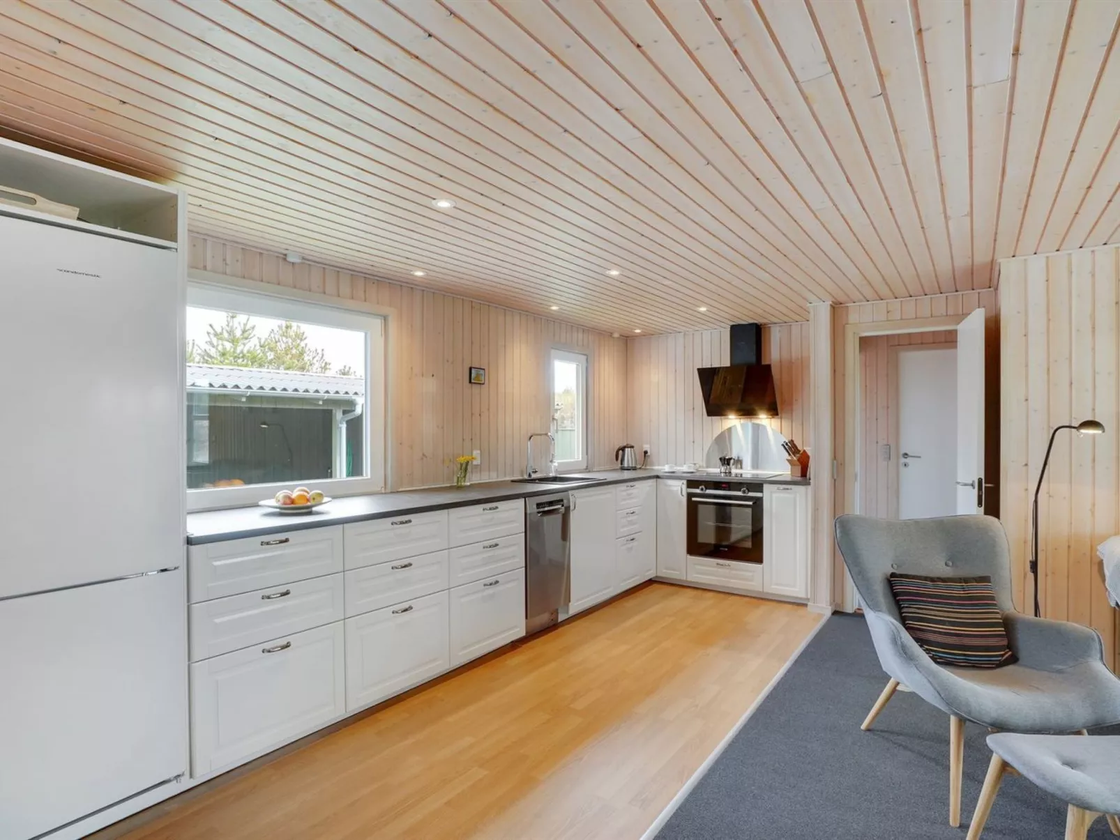 "Asmir" - 1.1km from the sea-Drinnen