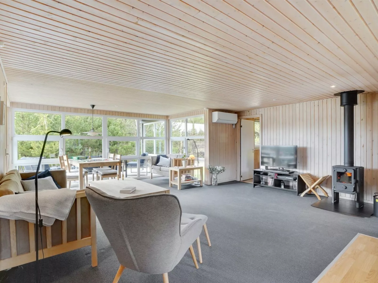 "Asmir" - 1.1km from the sea-Drinnen