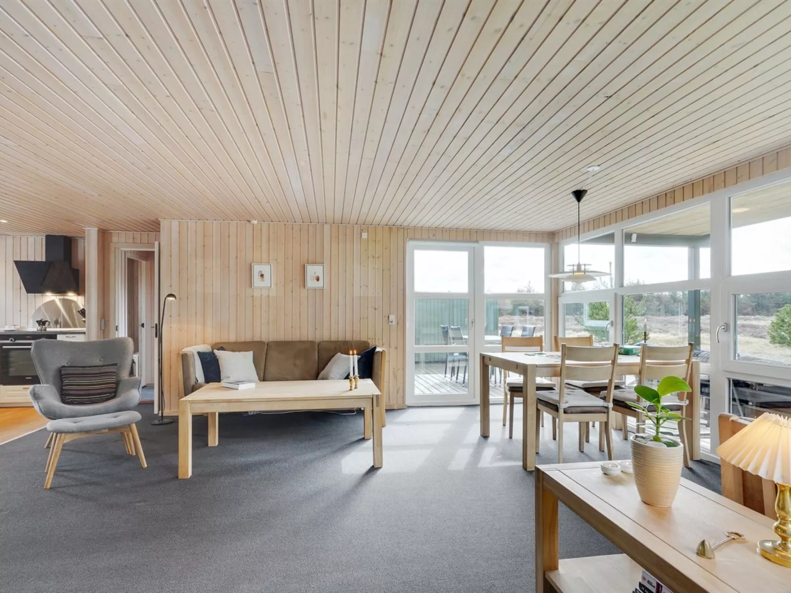 "Asmir" - 1.1km from the sea-Drinnen