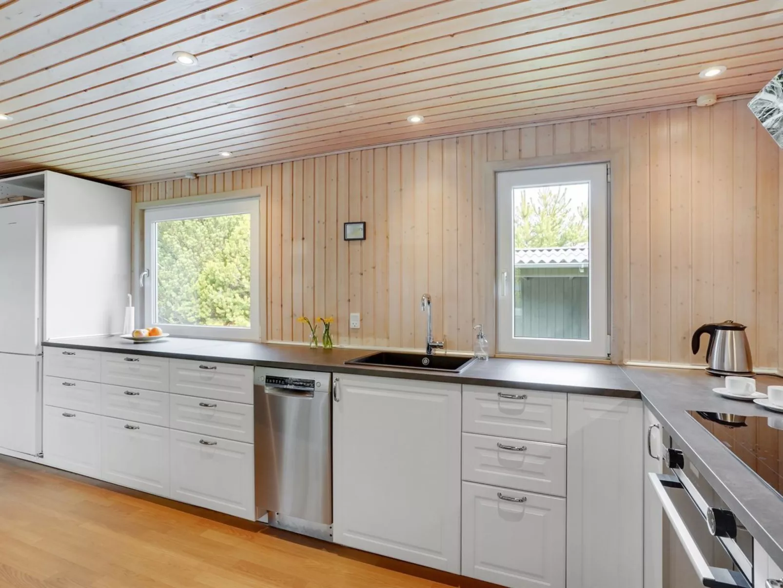 "Asmir" - 1.1km from the sea-Drinnen