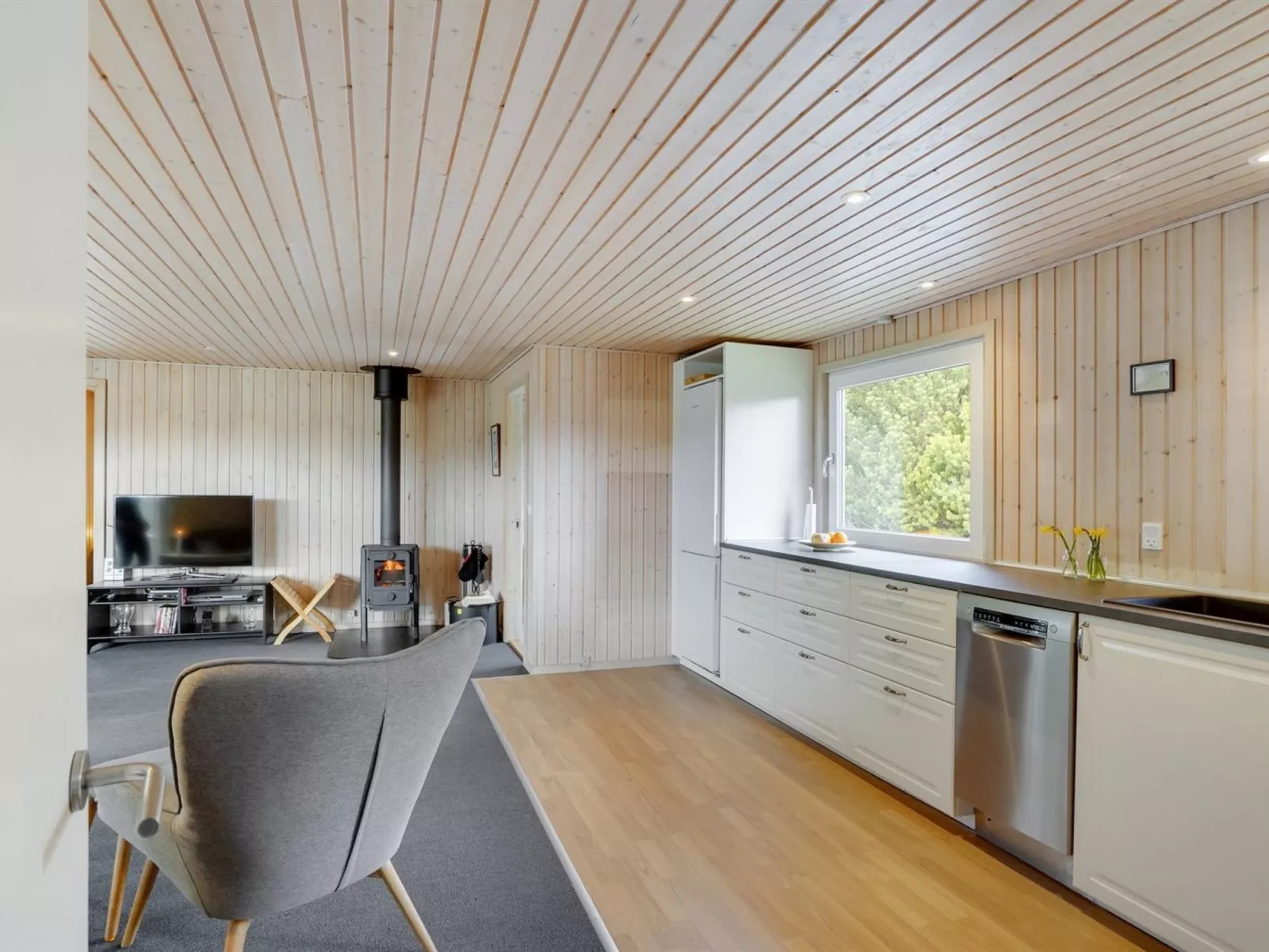 "Asmir" - 1.1km from the sea-Drinnen