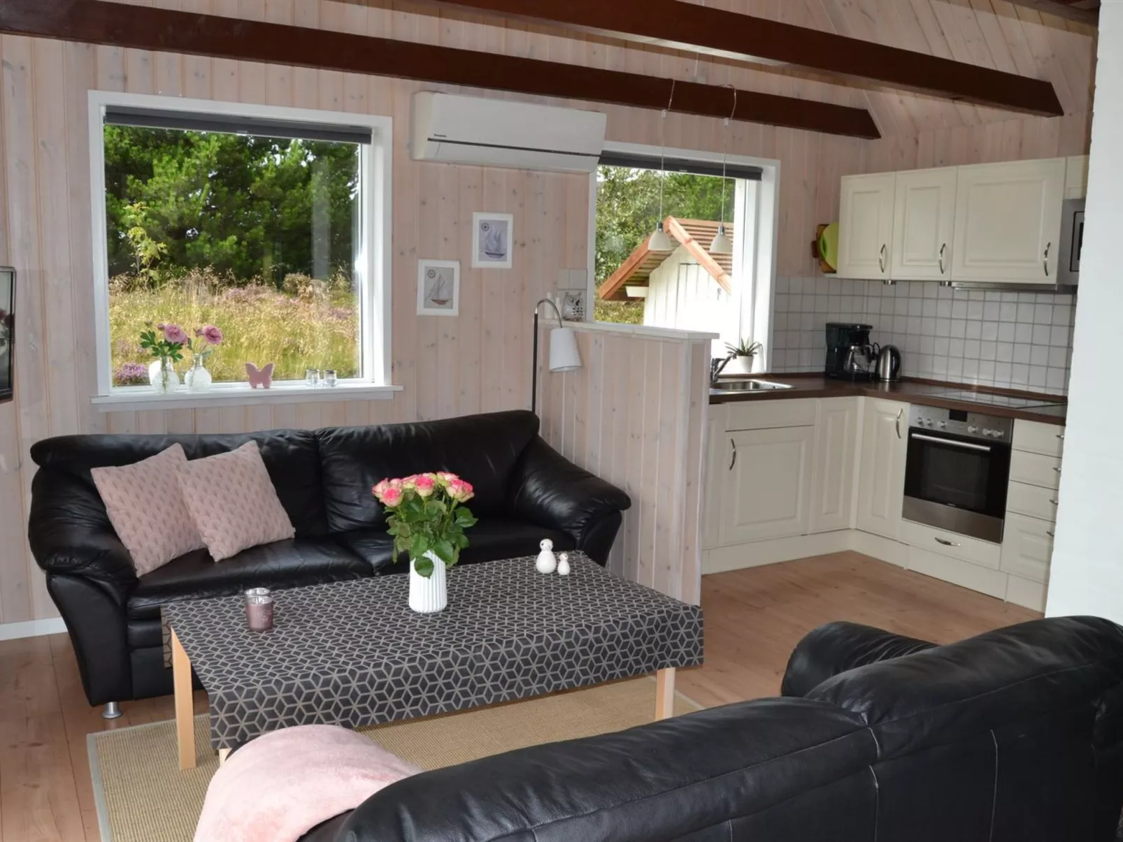 "Clare" - 4km from the sea-Inside