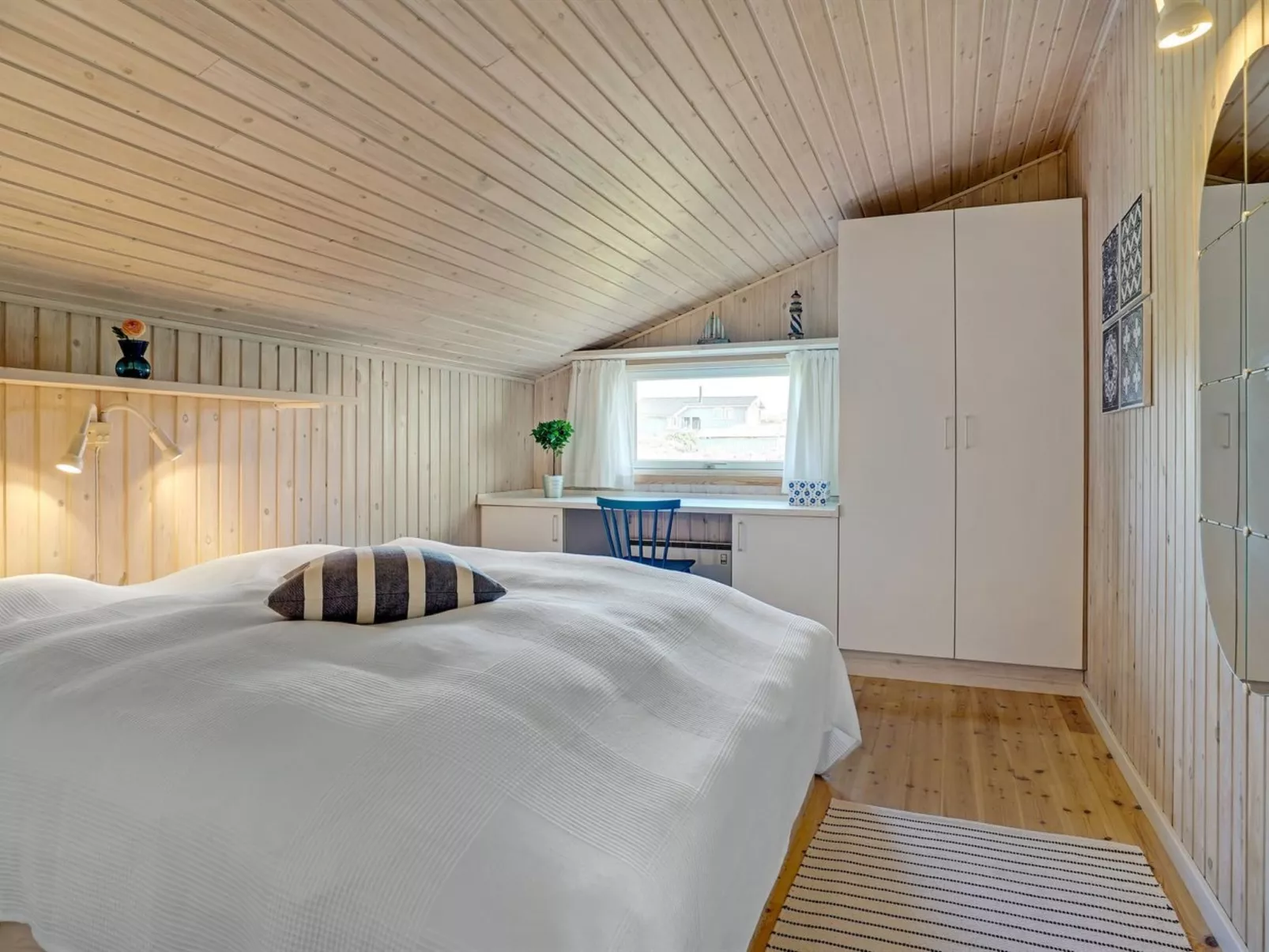 "Rutha" - 45m from the sea-Inside