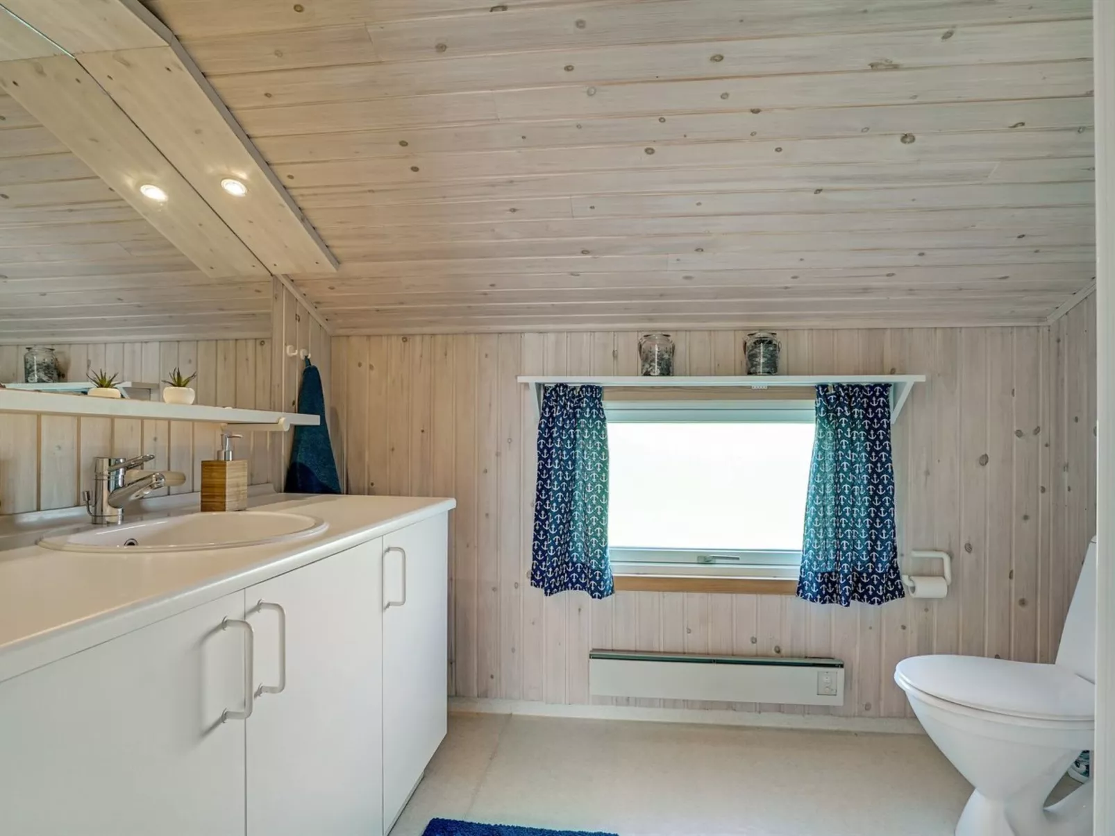 "Rutha" - 45m from the sea-Inside