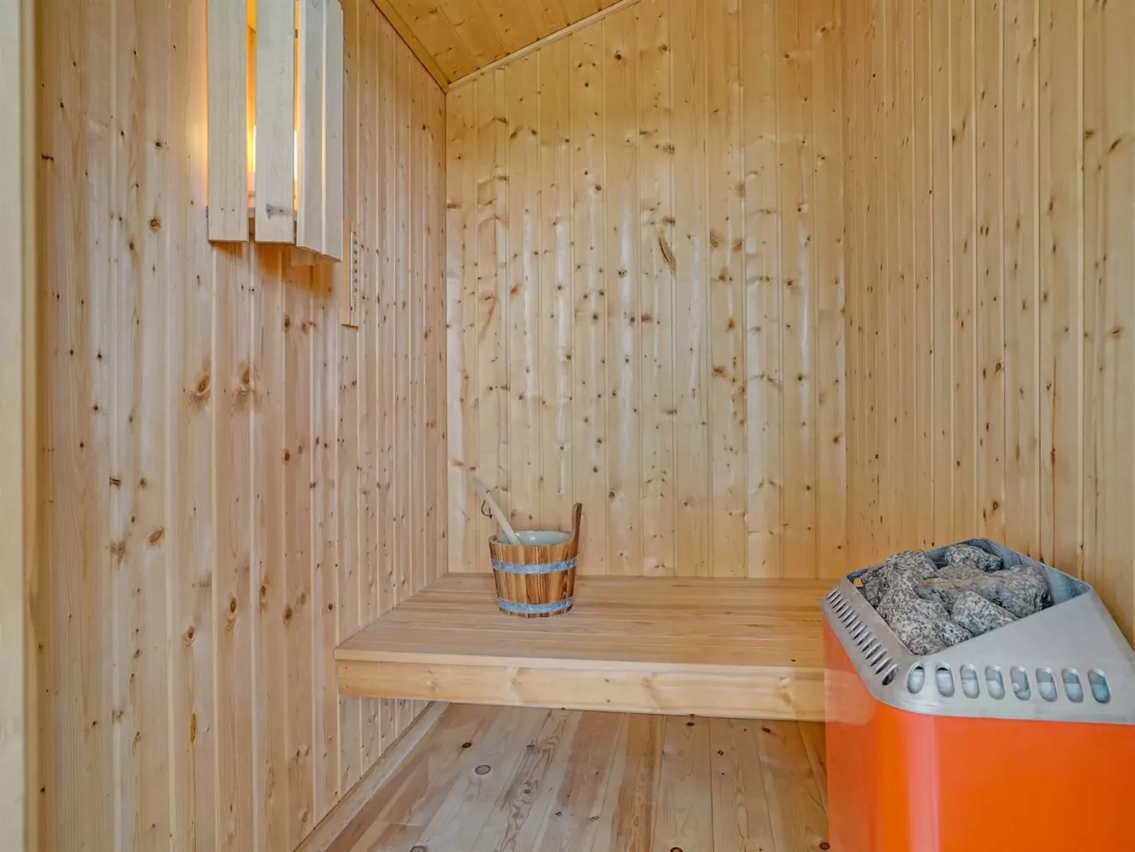 "Rutha" - 45m from the sea-Inside
