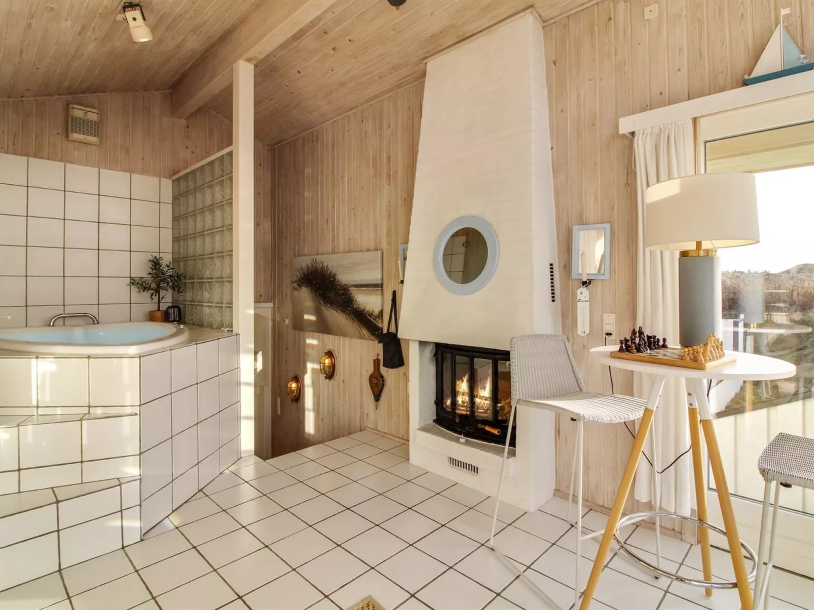 "Rutha" - 45m from the sea-Inside