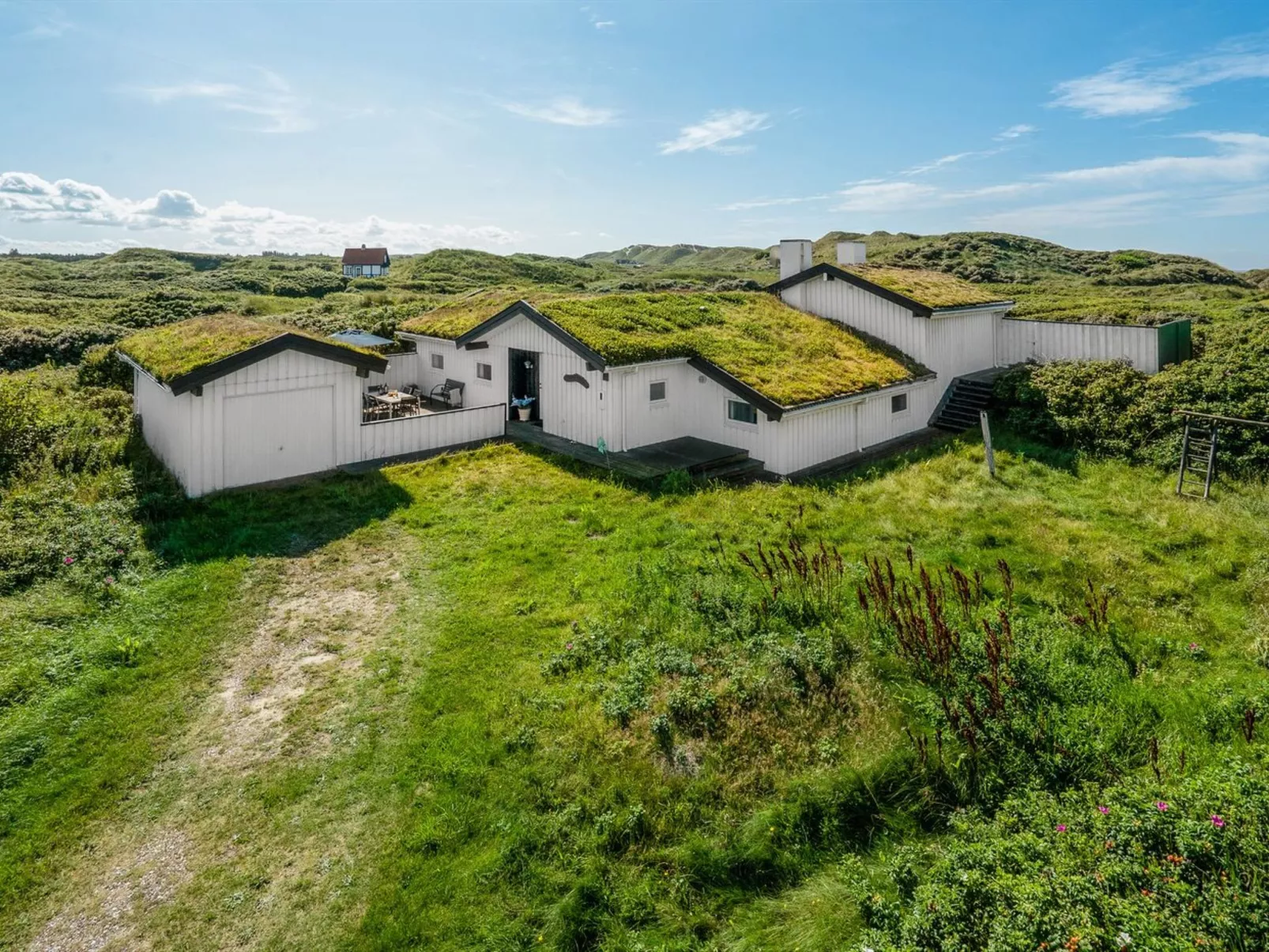"Rutha" - 45m from the sea-Outside