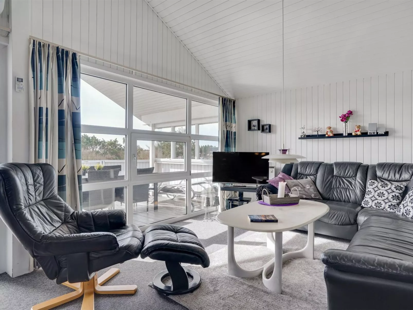 "Esir" - 800m from the sea-Inside
