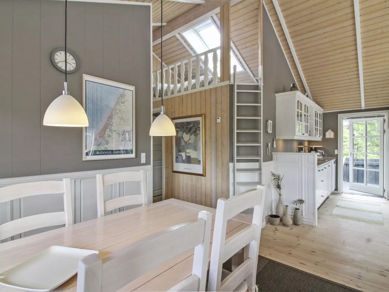 "Jens" - 425m from the sea-Drinnen
