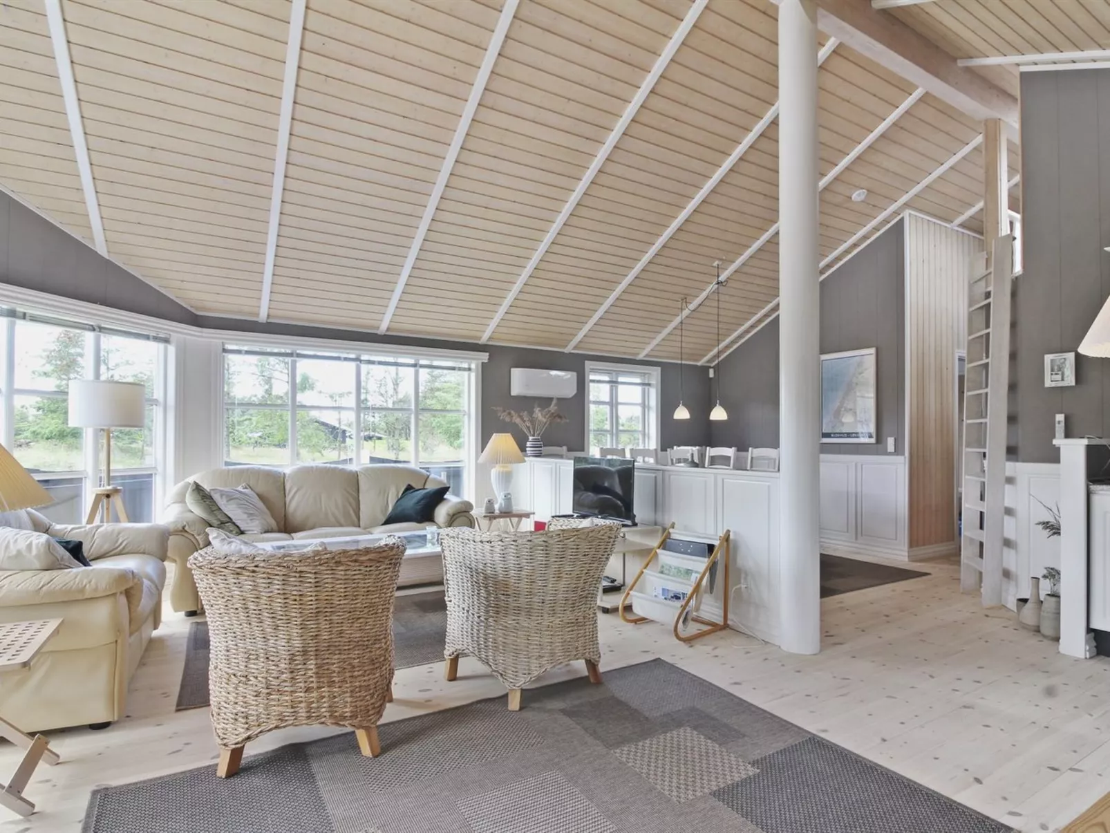 "Jens" - 425m from the sea-Drinnen