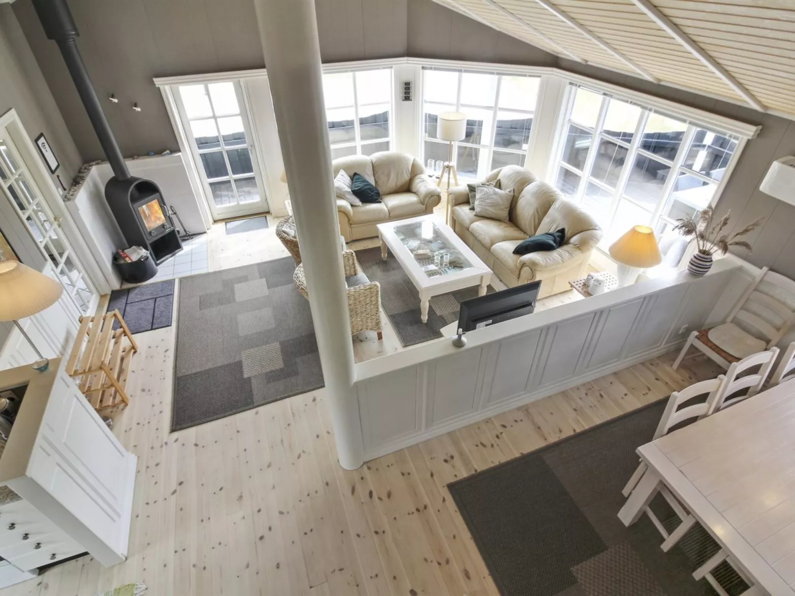 "Jens" - 425m from the sea-Drinnen