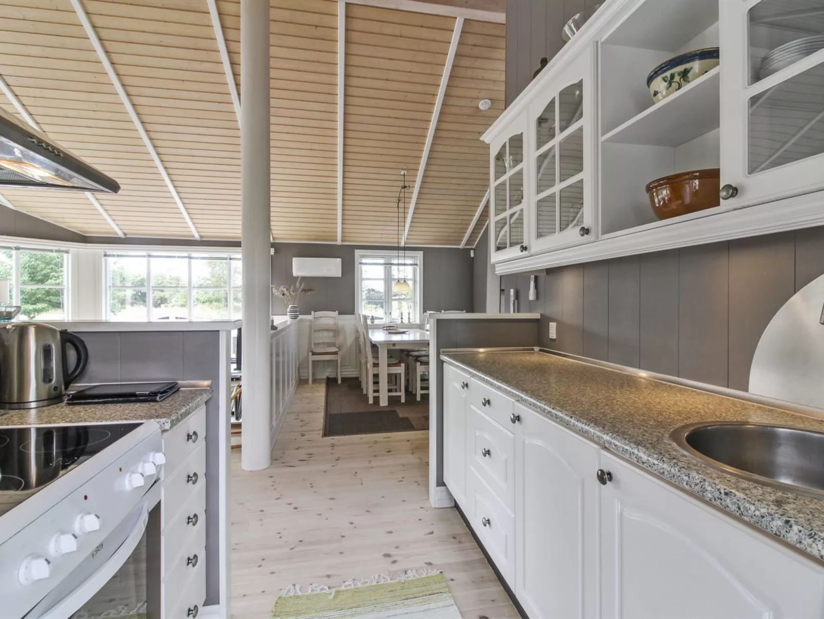 "Jens" - 425m from the sea-Drinnen