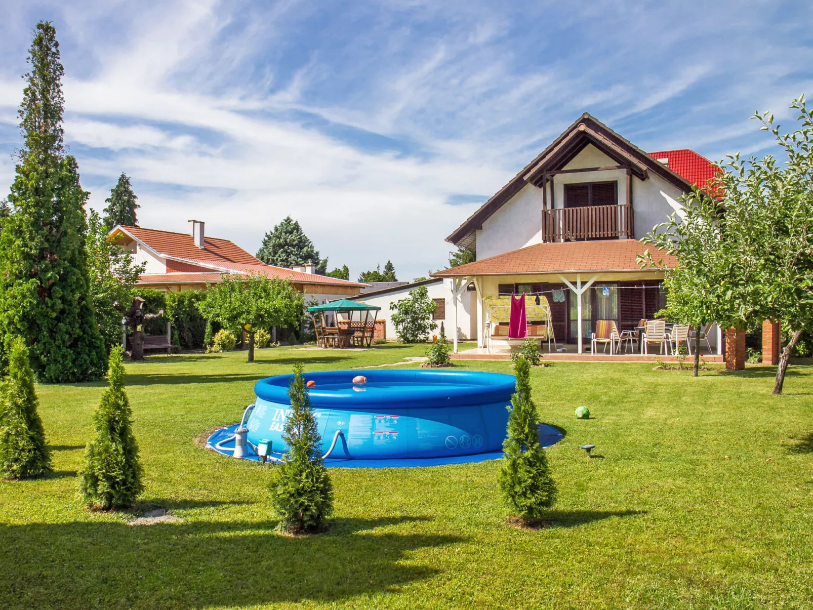 Grand Jardin-Outside
