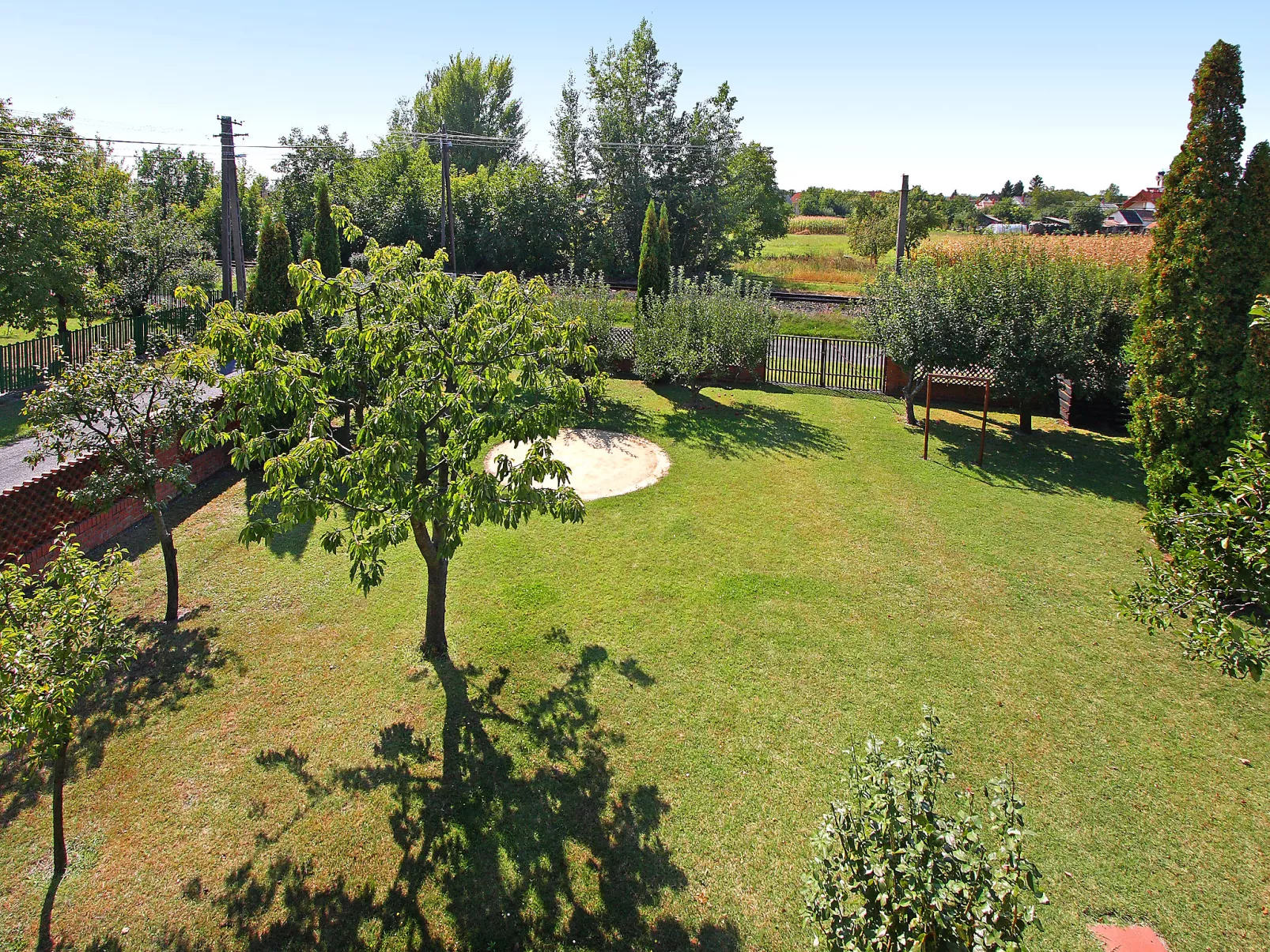 Grand Jardin-Outside