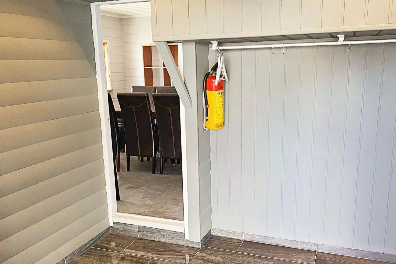 37596 JARLE-Indoor