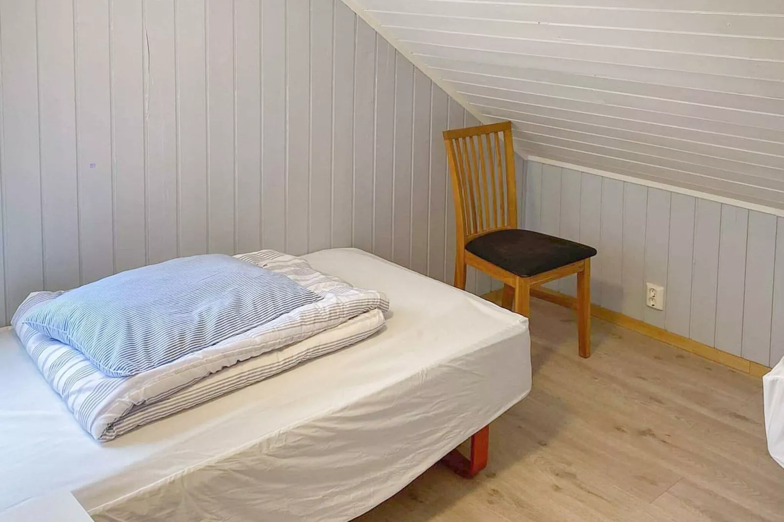 37596 JARLE-Indoor