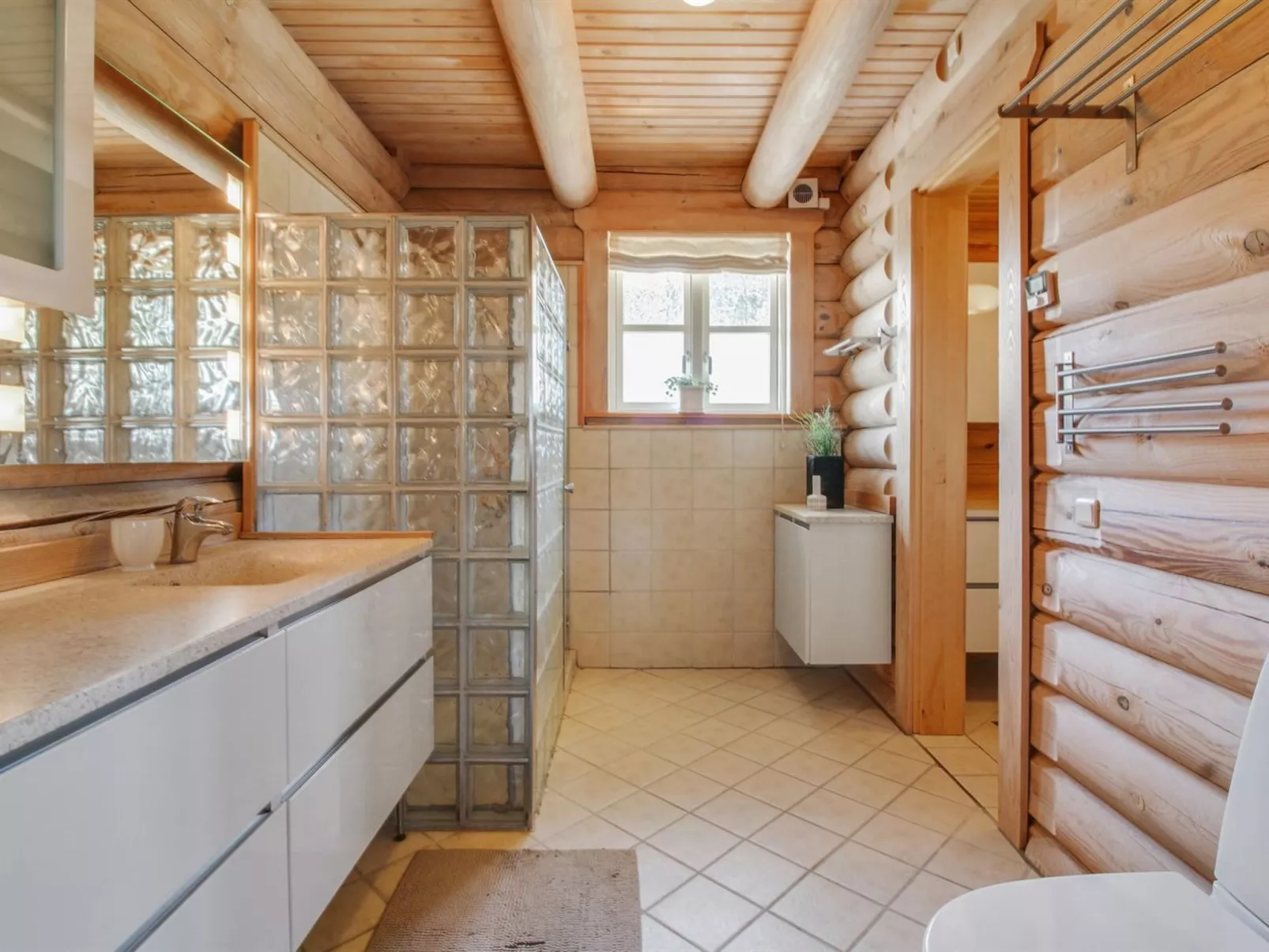 "Salmund" - 600m from the sea-Inside