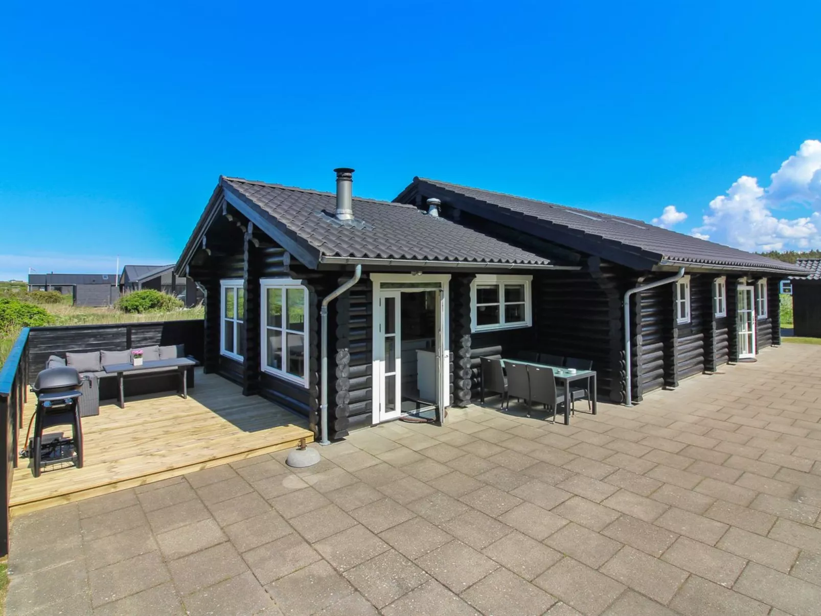 "Salmund" - 600m from the sea-Outside