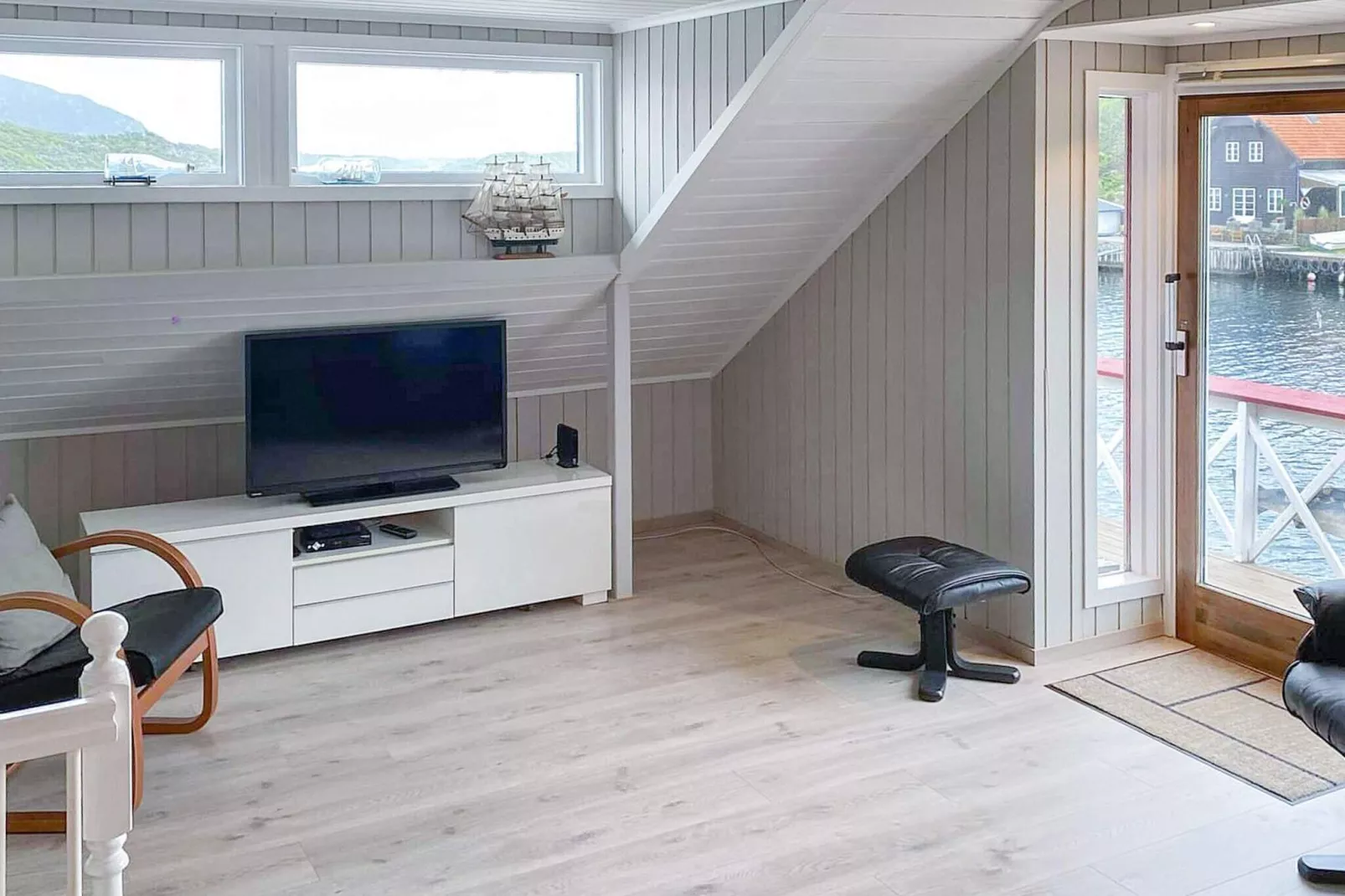 37596 JARLE-Indoor