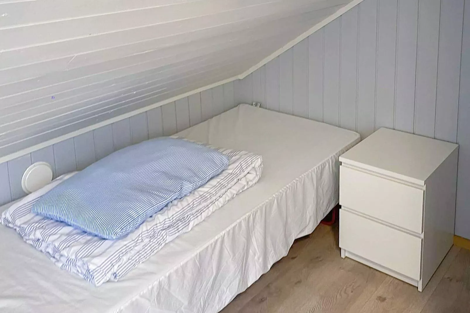 37596 JARLE-Indoor