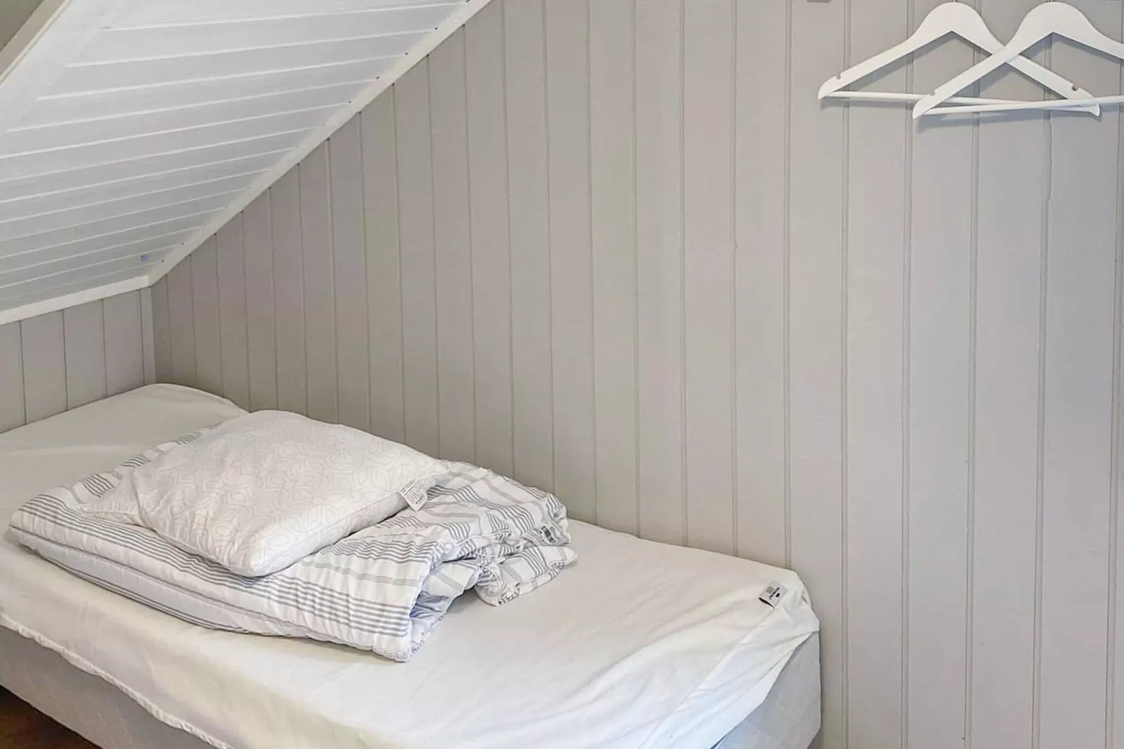 37596 JARLE-Indoor