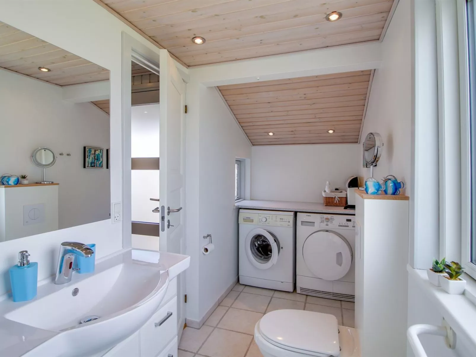 "Marjun" - 400m from the sea-Inside