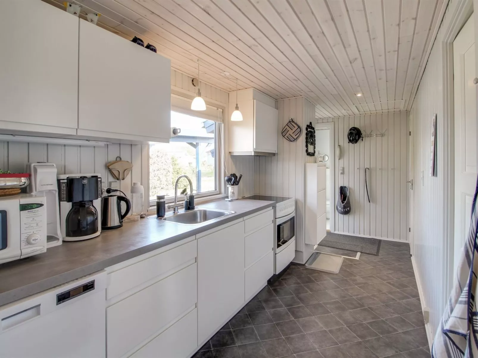 "Marjun" - 400m from the sea-Inside