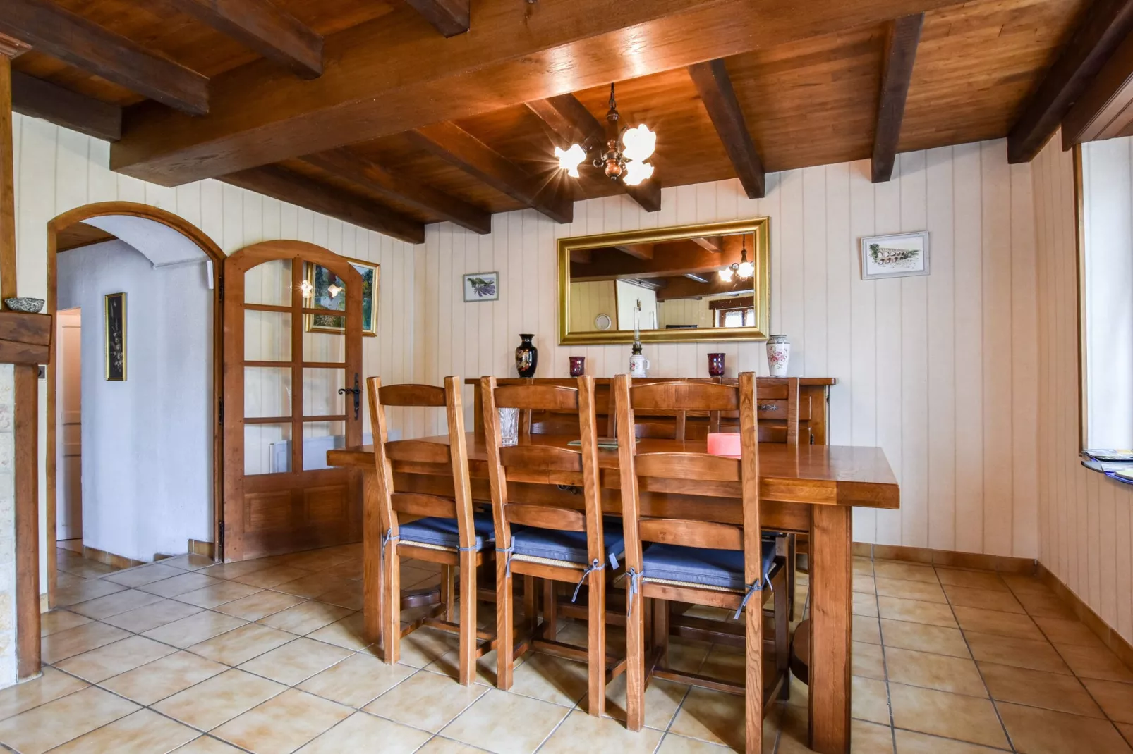 Belle maison lotoise-Salle à manger