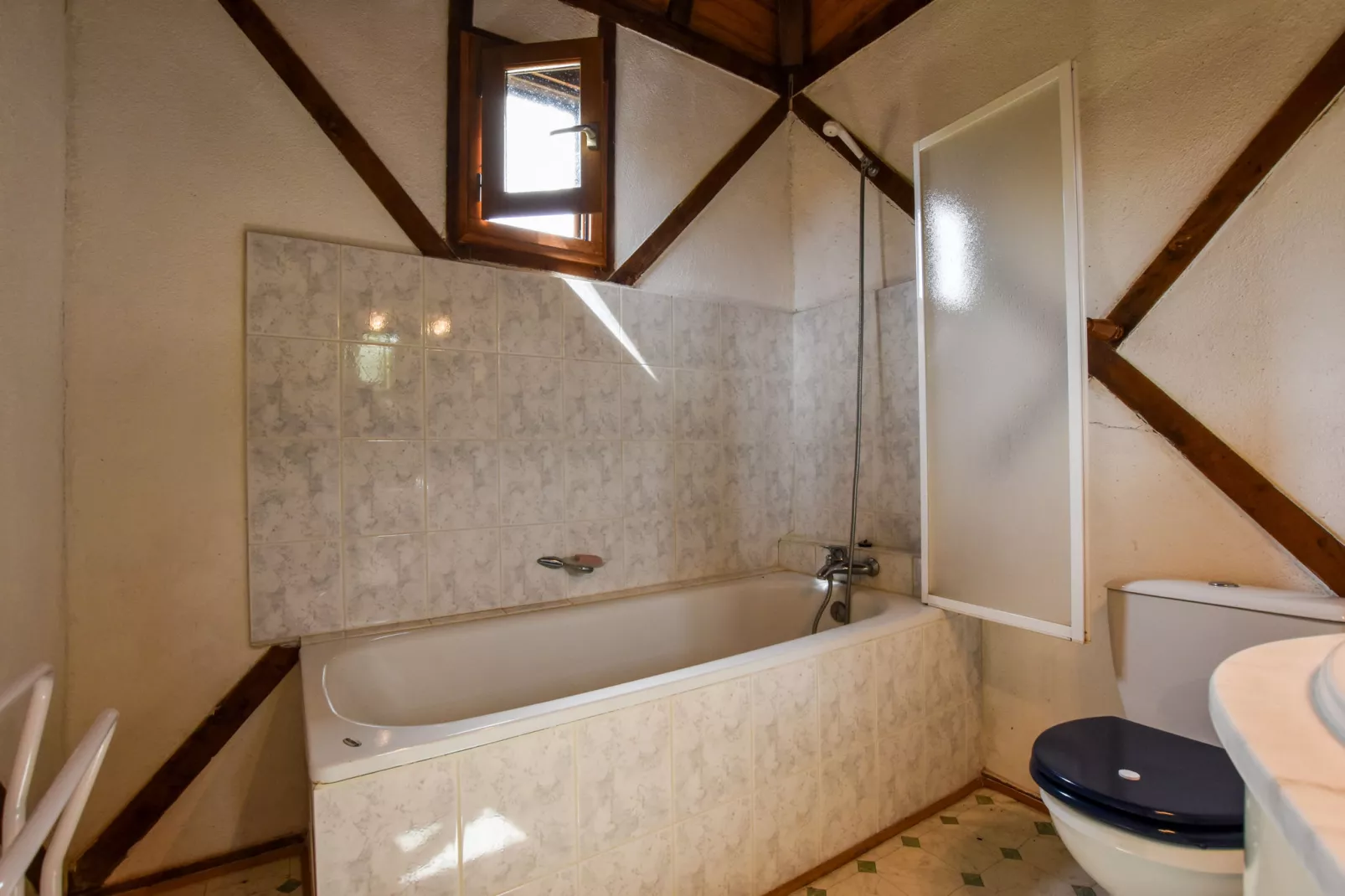 Belle maison lotoise-Salle de bain