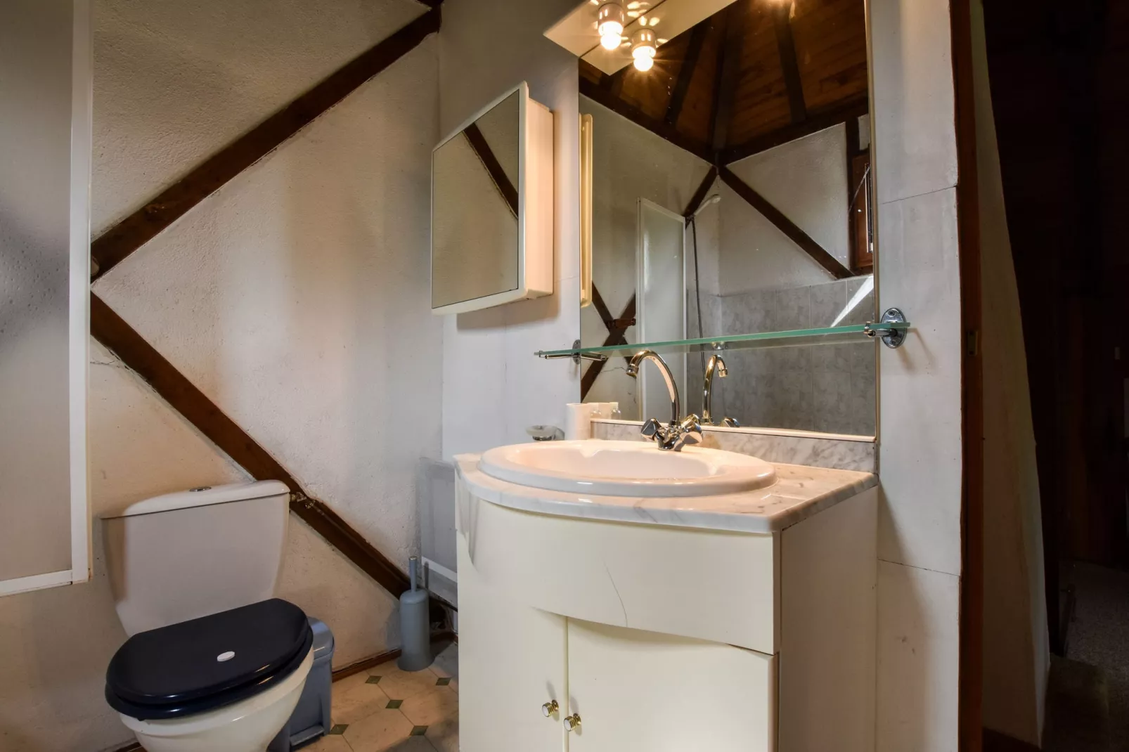 Belle maison lotoise-Salle de bain