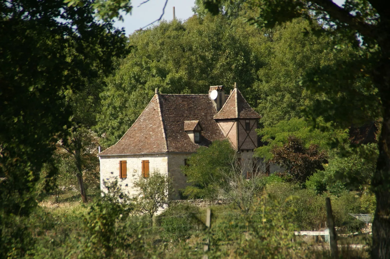 Belle maison lotoise-Jardin d'été