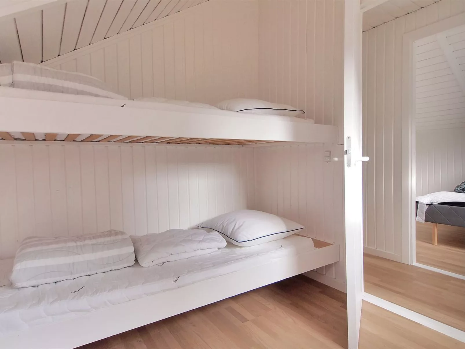 "Wraghi" - 133m from the sea-Inside