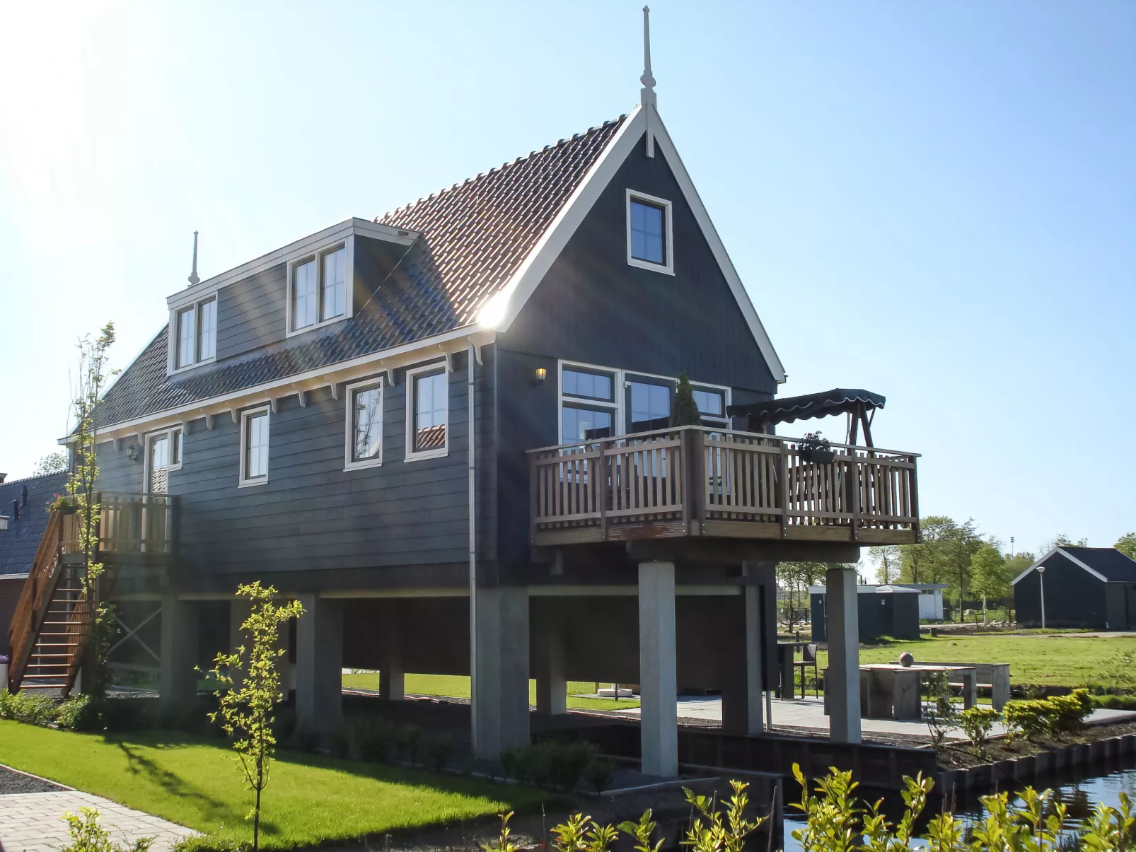 Marken 6-Outside
