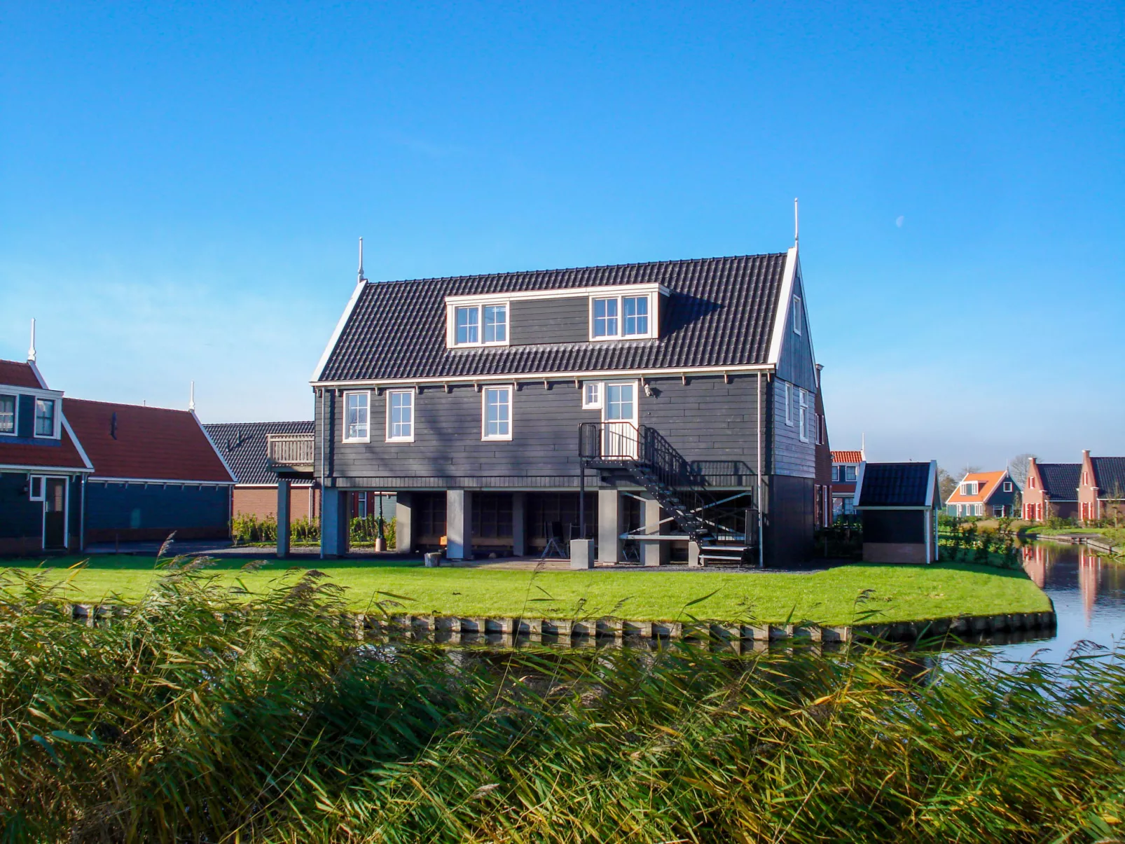 Marken 6-Outside