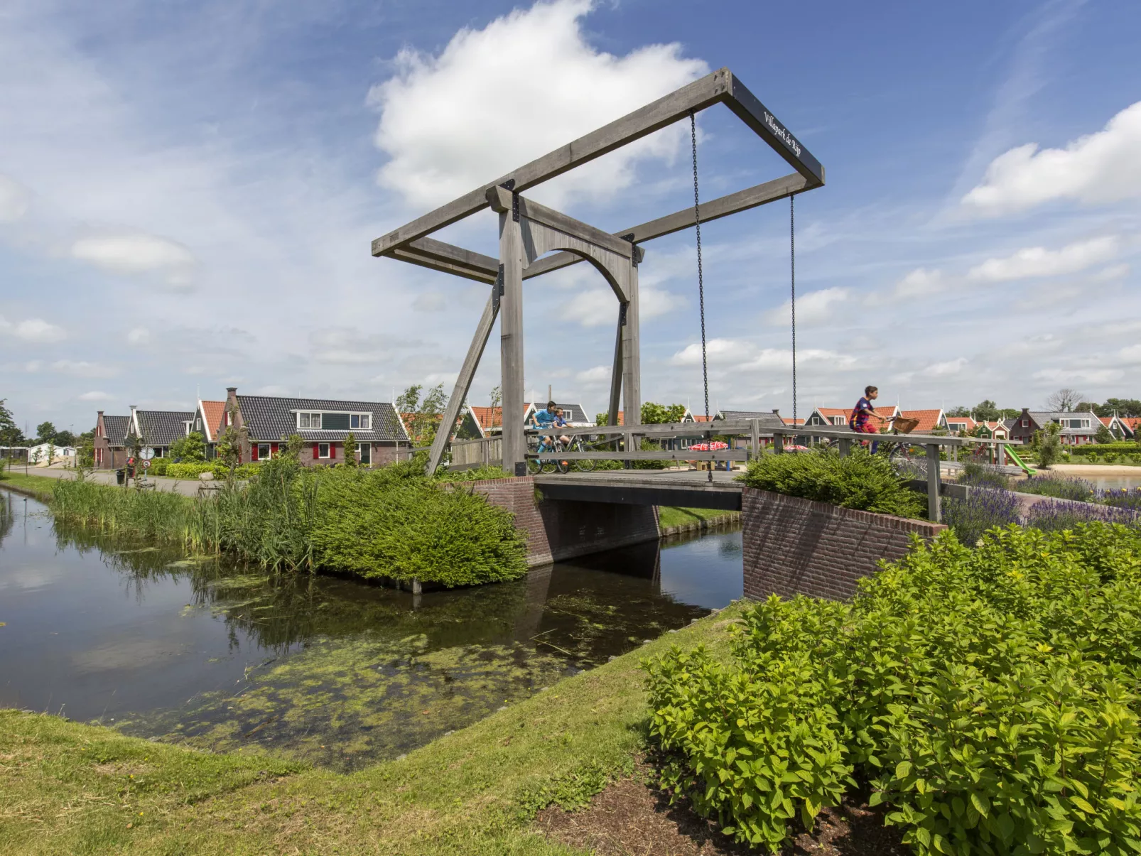 Marken 6-Outside