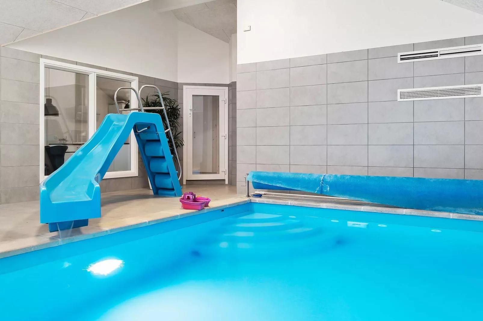 18 person holiday home in Hasselberg-Pool