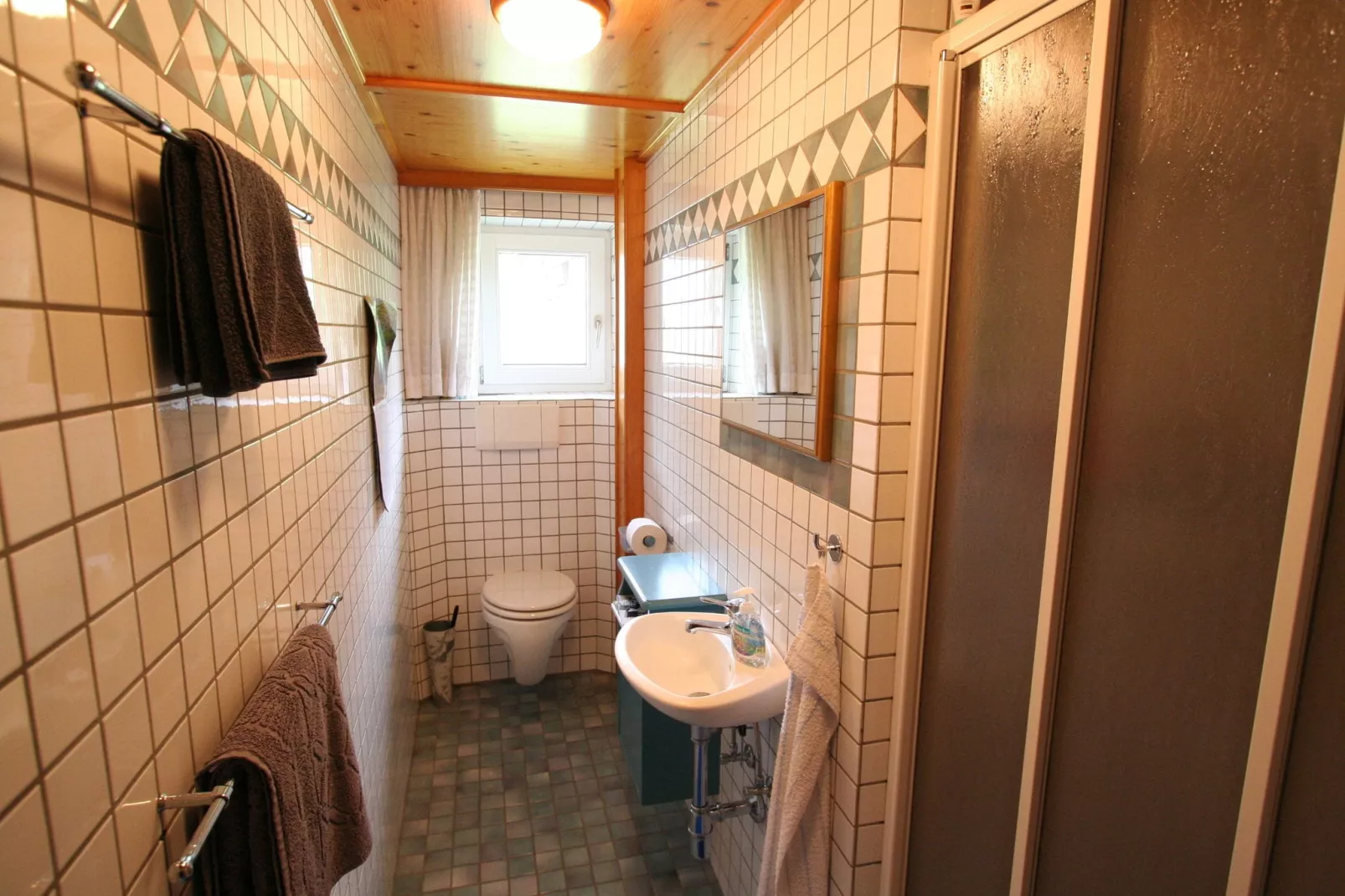 Haus Oma Wetti-Bathroom